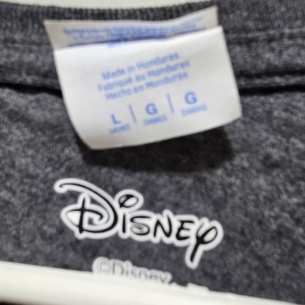 Disney Christmas Tshirt - Picture 3 of 4